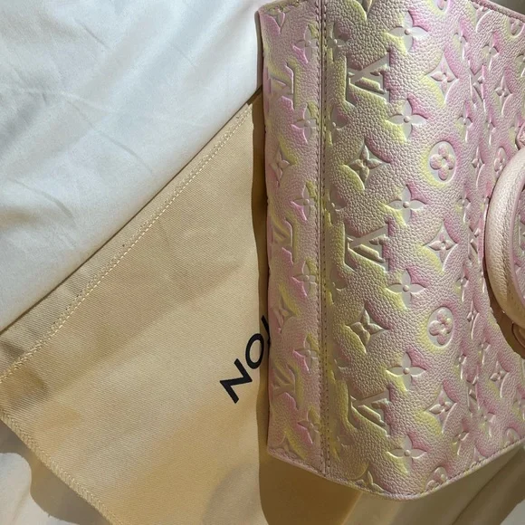 Stardust Louis Vuitton ON THE GO PM - Picture 2 of 8